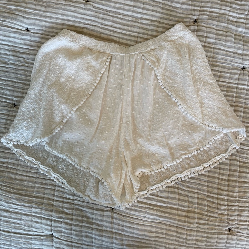 American Eagle White shorts small